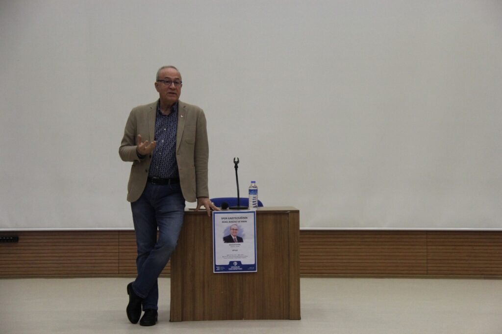 Domaç, geleceğin iletişimcilerine donanım kazanmaları ve yeni medyaya yönelmeleri tavsiyesinde bulunurken.